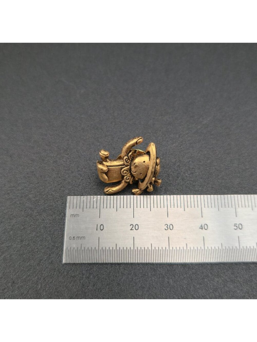 Vintage Gold Tone Waving Teddy Bear Pin A7376 - Picture 4 of 5